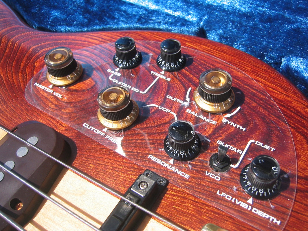 Roland G-88 Bass Guitar Synthesizer Controller GR-33B