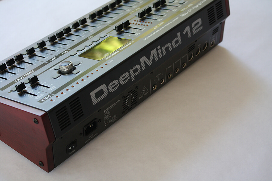 Behringer DeepMind 12 Guitar Synthesizer Deksktop Sound Module