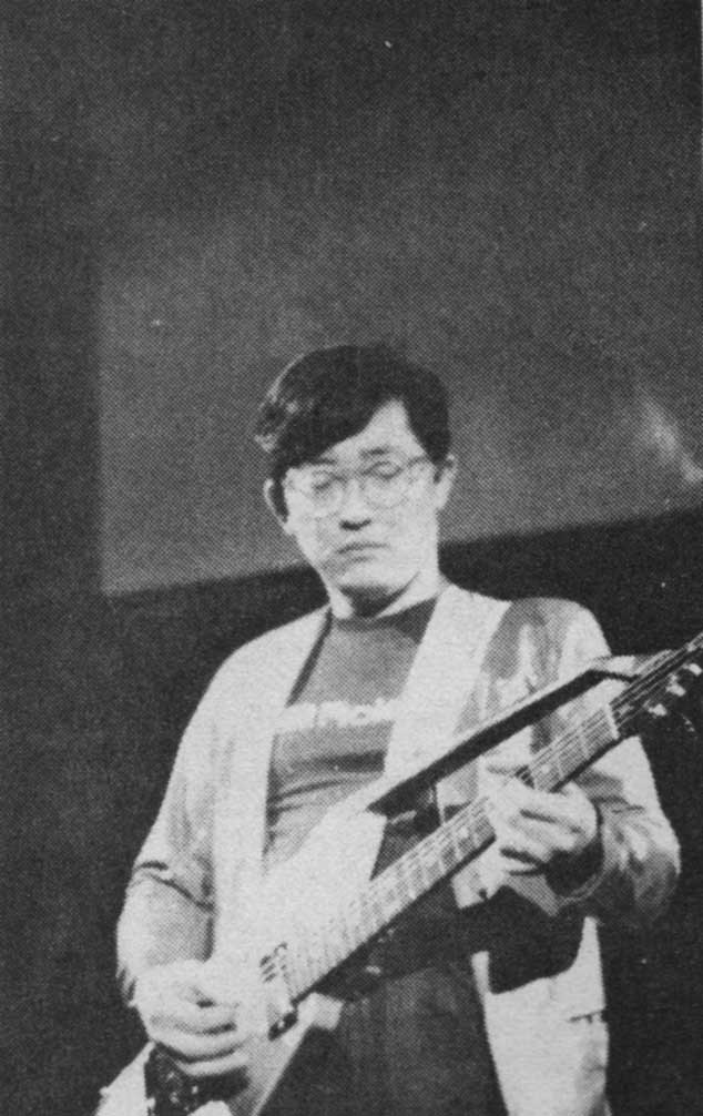 Ike Ueno playing the new Roland GR-700 at the Winter 1984 NAMM show